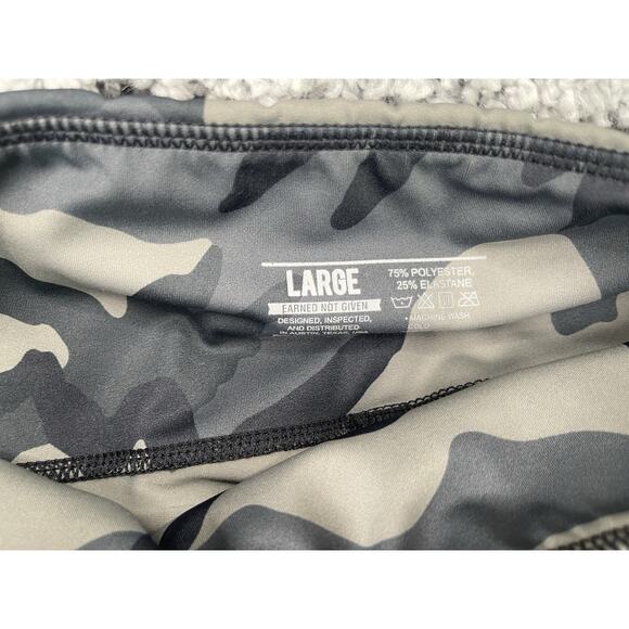 Women’s Zero Fox Trot Shorts Green Camo Running Gym Stretchy Soft Size Large - Picture 4 of 7